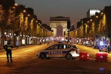 Фото: Неизвестный устроил перестрелку в центре Парижа: есть жертвы 1