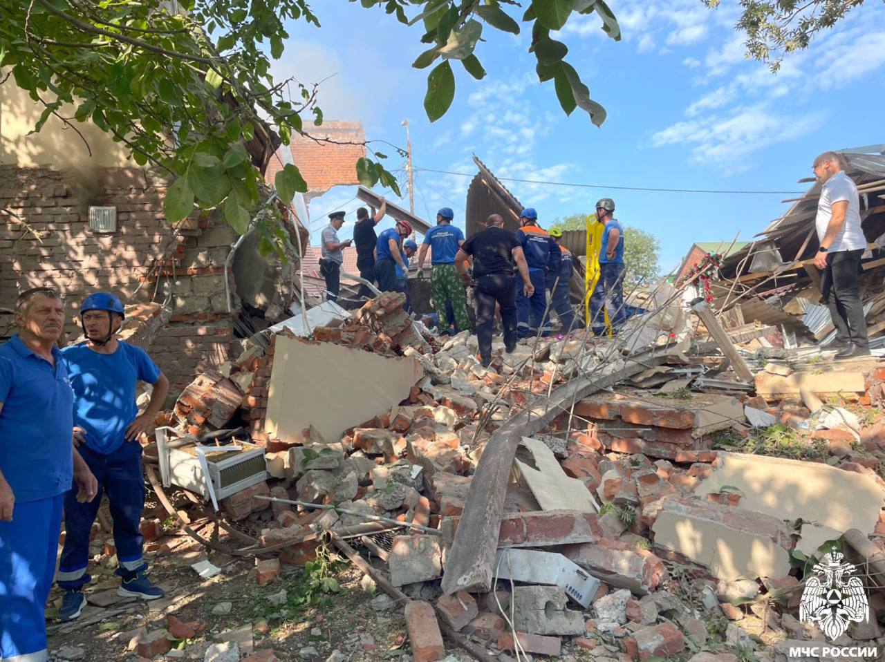 В Апшеронске произошёл взрыв в ТЦ, часть здания рухнула