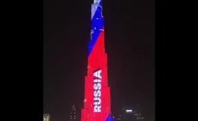 Самое высокое здание в мире окрасили в цвета российского флага