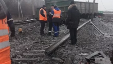 Фото: В Кузбассе завели уголовное дело после схода с рельсов вагонов с железорудным концентратом  2