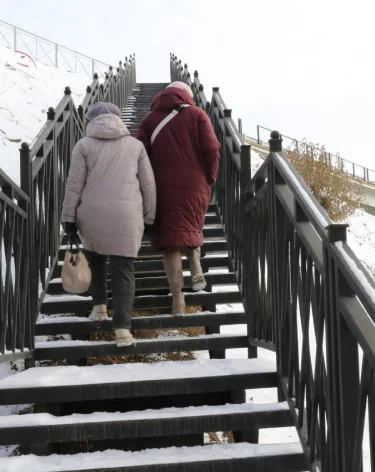 В Кемерове завершается строительство спуска с Кузбасского моста к деревне Красной