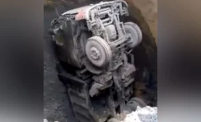На кузбасской шахте грузовик провалился под землю