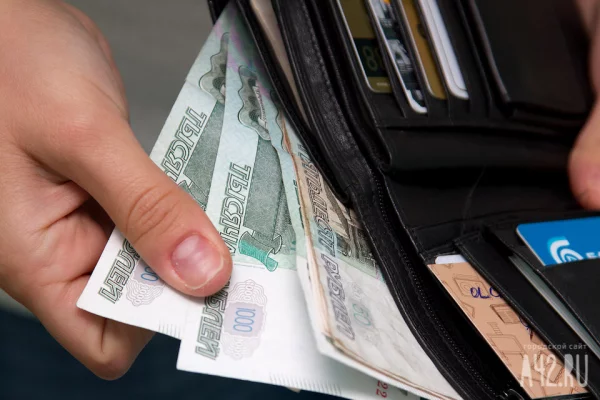 Средняя зарплата в Кузбассе в сентябре приблизилась к 79 000 рублей