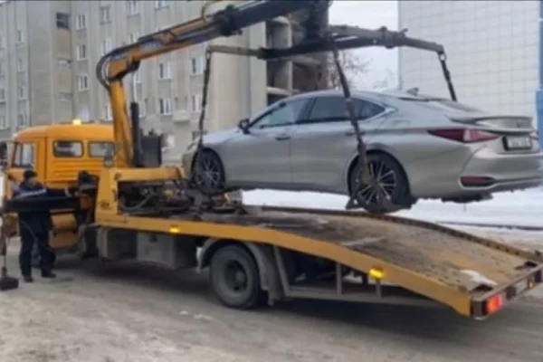 Lexus и LADA Vesta: в Кемерове задержали двух водителей без прав