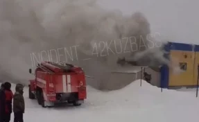 Появилось видео пожара к крупном магазине в Кузбассе
