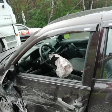 Фото: На автодороге Кемерово — Топки произошло тройное ДТП с BMW 2