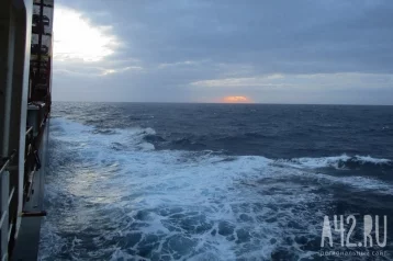 Фото: Боевые корабли России спасли гражданина Франции с яхты, тонущей в Атлантическом океане 1