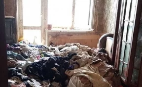 В Москве из утопающей в мусоре квартиры спасли ребёнка с вросшим в шею проводом
