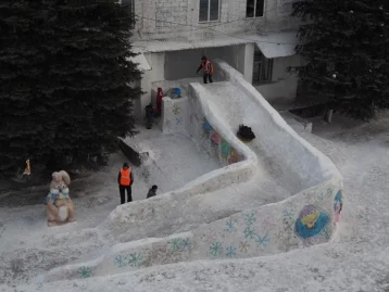 Фото: Кузбасские осуждённые построили необычный снежный городок 4