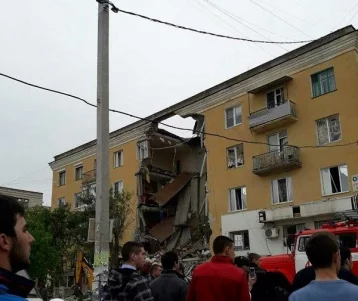 Фото: Не менее трёх человек погибли во время взрыва в жилом доме в Волгограде 1
