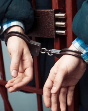 В Санкт-Петербурге задержали 4 человека по подозрению в мошенничестве на контрактах для службы на СВО