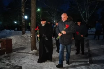 Фото: Губернатор возложил цветы в посёлке Грамотеино в память о погибших в шахте «Листвяжная» 1