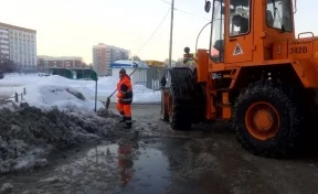 Идёт откачка воды: власти Кемерова рассказали об устранении коммунальной аварии на бульваре Строителей 