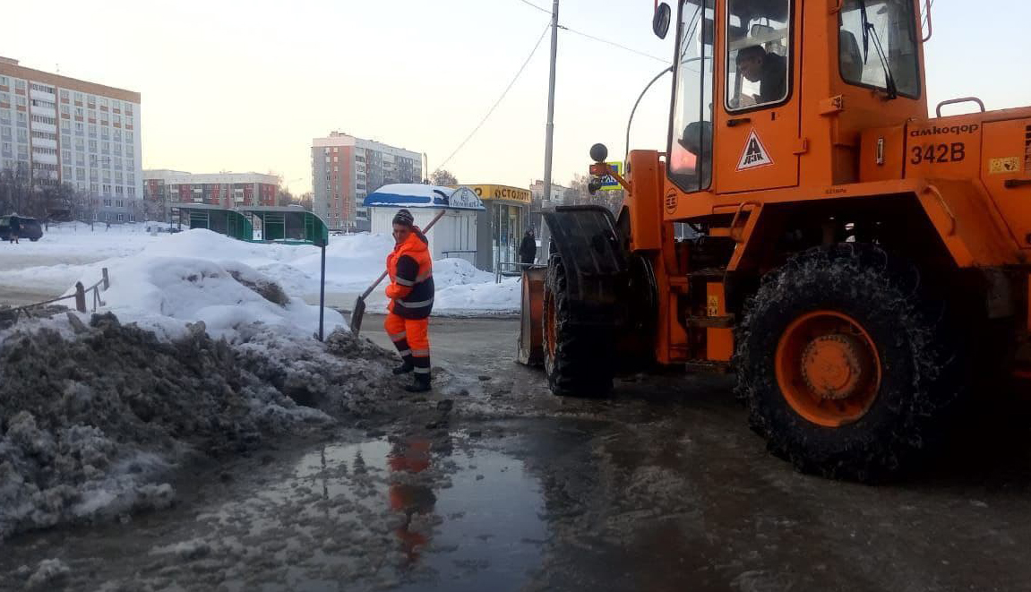 Идёт откачка воды: власти Кемерова рассказали об устранении коммунальной аварии на бульваре Строителей 
