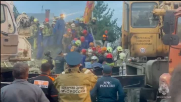 Фото: В Нижнем Тагиле из-под завалов достали живого мужчину, его несли под аплодисменты 1