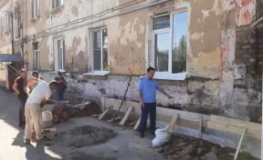 В Кемерове после проверки прокуратуры начали восстанавливать обрушившуюся стену дома на проспекте Ленина
