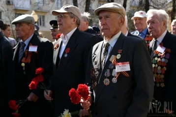 Фото: Главы Кемерова и Новокузнецка поздравили ветеранов с 77-й годовщиной победы в Сталинградской битве 1