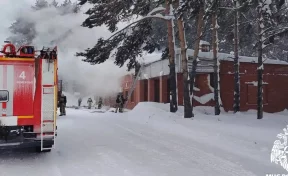 Придорожное кафе загорелось на трассе Р-255 «Сибирь» в Кузбассе