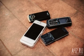 Фото: В кузбасском аэропорту грузчики похищали мобильные телефоны из посылок 1