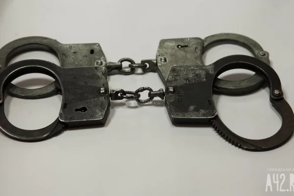 В Кемерове задержали двух находившихся в розыске мужчин