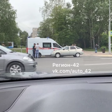Фото: В Кемерове на пешеходном переходе на бульваре Строителей сбили женщину 1