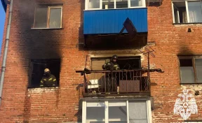 В Новокузнецке 3 ребёнка и 6 взрослых оказались в ловушке при пожаре в доме