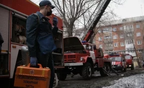 В Кузбассе ночью тушили пожар в жилом доме