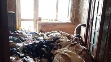 Фото: В Москве из утопающей в мусоре квартиры спасли ребёнка с вросшим в шею проводом 1