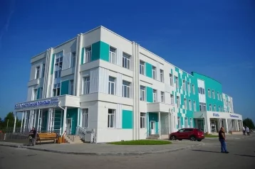 Фото: Губернатор Кузбасса проверил работу новой поликлиники в Бачатском 1