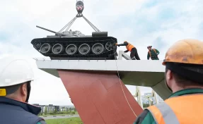 В Кемерове танк Т-34 вернули на постамент у кадетского училища