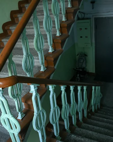 В Татарстане младенца оставили на подоконнике в подъезде многоэтажки