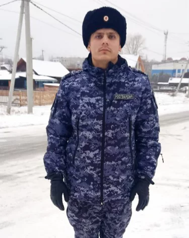 Сотрудник Росгвардии спас уснувшего на улице кузбассовца