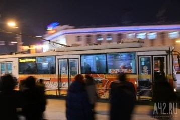 Фото: Кемеровчане пожаловались на протекающую крышу в троллейбусе 1