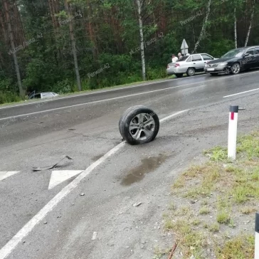 Фото: На автодороге Кемерово — Топки произошло тройное ДТП с BMW 3