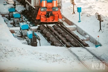 Фото: В Кузбассе поезд протаранил легковушку, есть пострадавший 1
