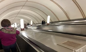 В петербургском метро эскалатор «зажевал» руку четырёхлетнему ребёнку