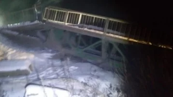 Фото: В Иркутской области под грузовиком обрушился мост 1