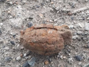 Фото: Кузбассовец нашёл на улице британскую гранату времён Гражданской войны 1