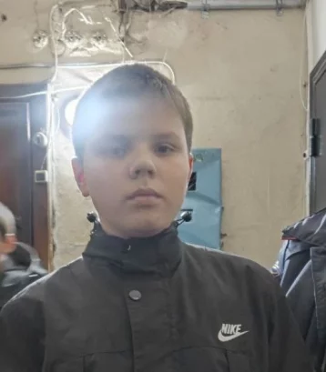 Фото: Вышел из школы и пропал: в Кузбассе ищут 12-летнего мальчика в чёрной куртке 1