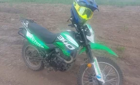 Полицейские нашли мотоциклиста, сбившего девочку в Кемерове. Он может остаться без водительских прав