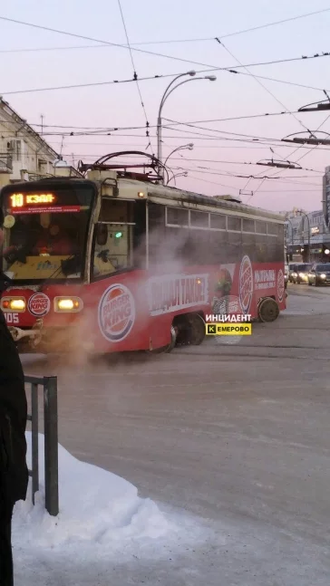 Фото: На пересечении проспекта Ленина и улицы Дзержинского в Кемерове трамвай сошёл с рельсов 3