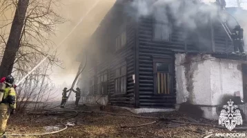 Фото: В Кемерове сотрудники МЧС ликвидировали пожар в бывшем корпусе тубдиспансера 1