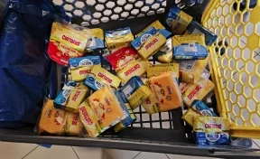 В Кузбассе женщина похитила 20 кусков сыра и сливочного масла