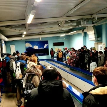 Фото: «Не справляется с потоком»: замгубернатора Кузбасса рассказал о проблемах аэропорта Новокузнецка 3