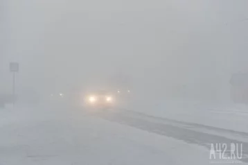 Фото: Автомобиль вылетел с дороги и перевернулся в кювете в кузбасском городе 1