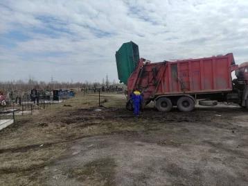 Фото: «Вывезен в полном объёме»: власти сообщили о ликвидации мусора на кладбище под Кемеровом 1