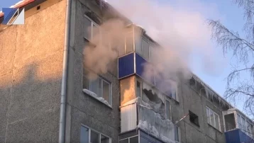 Фото: Пожар в пятиэтажке в кузбасском городе попал на видео 1