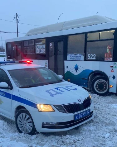 В Кемерове водителя автобуса оштрафовали за разговор по телефону во время рейса