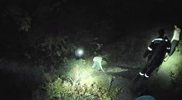 Фото: Девушка и юноша 17 и 18 лет оказались заблокированы на скале в Новокузнецке 1