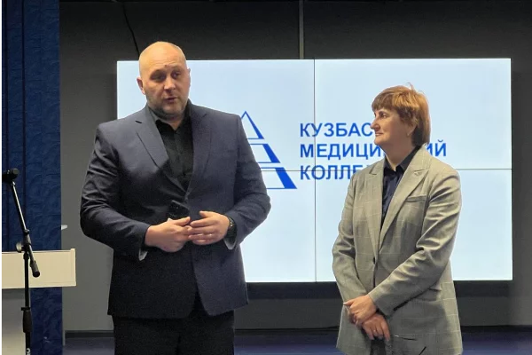 Коллективу Кузбасского медицинского колледжа официально представили нового директора